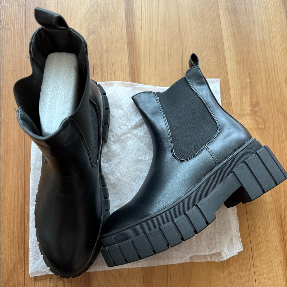 Black Chunky Chelsea Boots | Platform Lug Sole | Size 8 / EU 39 | NWT